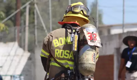 Demuestran Bomberos de Baja California su valor en competencia estatal