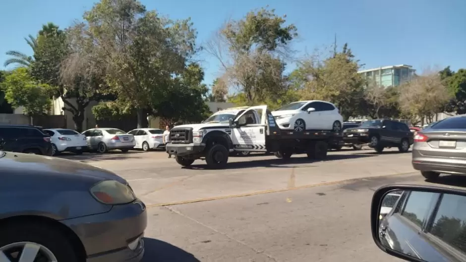 Denuncian bloqueo del estacionamiento en parque Benito Jurez por manifestantes