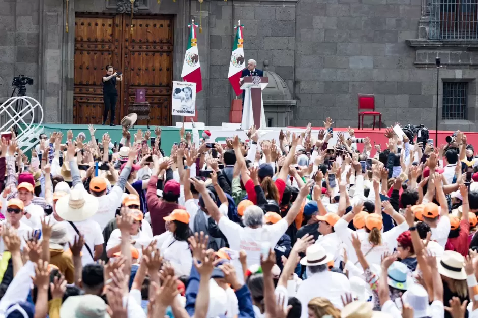 Andrs Manuel Lpez Obrador, presenta en el Zcalo capitalino su sexto y ltimo informe de gobierno.