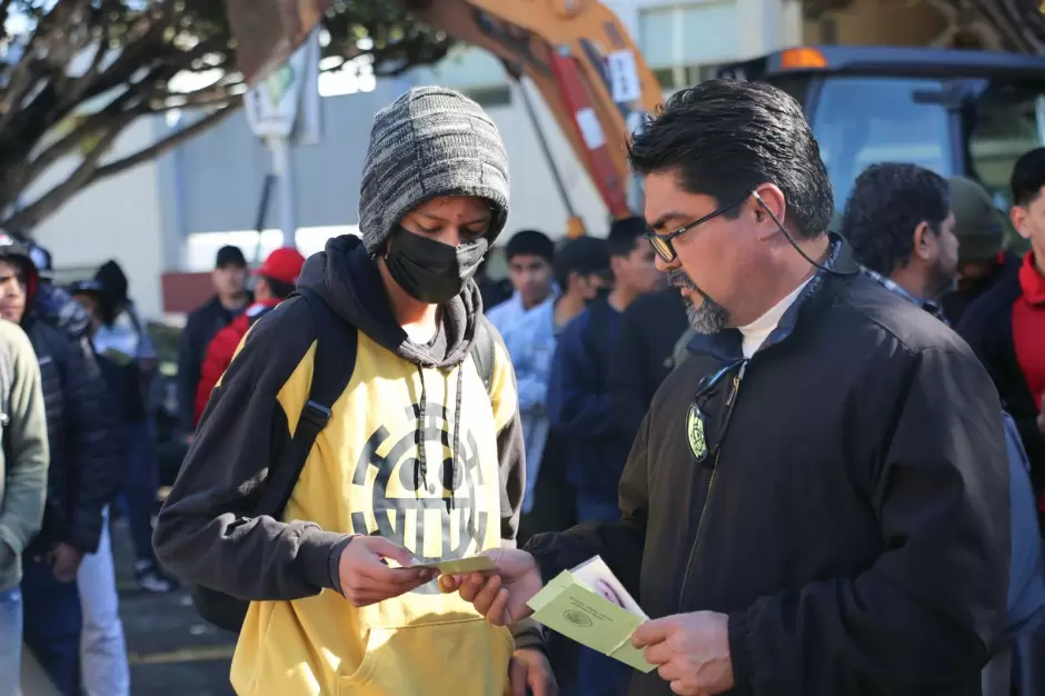 Registro de jvenes para obtener cartillla del SMN