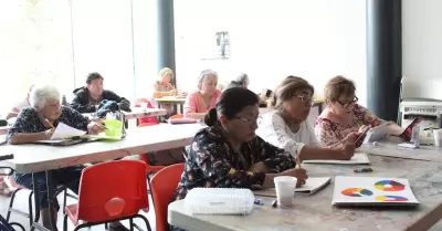 Pintura y expresin corporal para adultos mayores con "Vivan los abuelos" en CEA