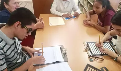 Biblioteca pblica central estatal cuenta con cursos para personas con discapaci