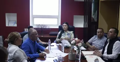 Se rene Alejandra Padilla con integrantes de la Comisin de Transicin de la pr