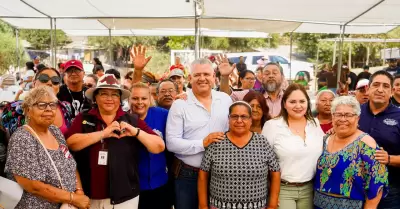 Entrega alcalde ms de 300 apoyos sociales en la colonia 89