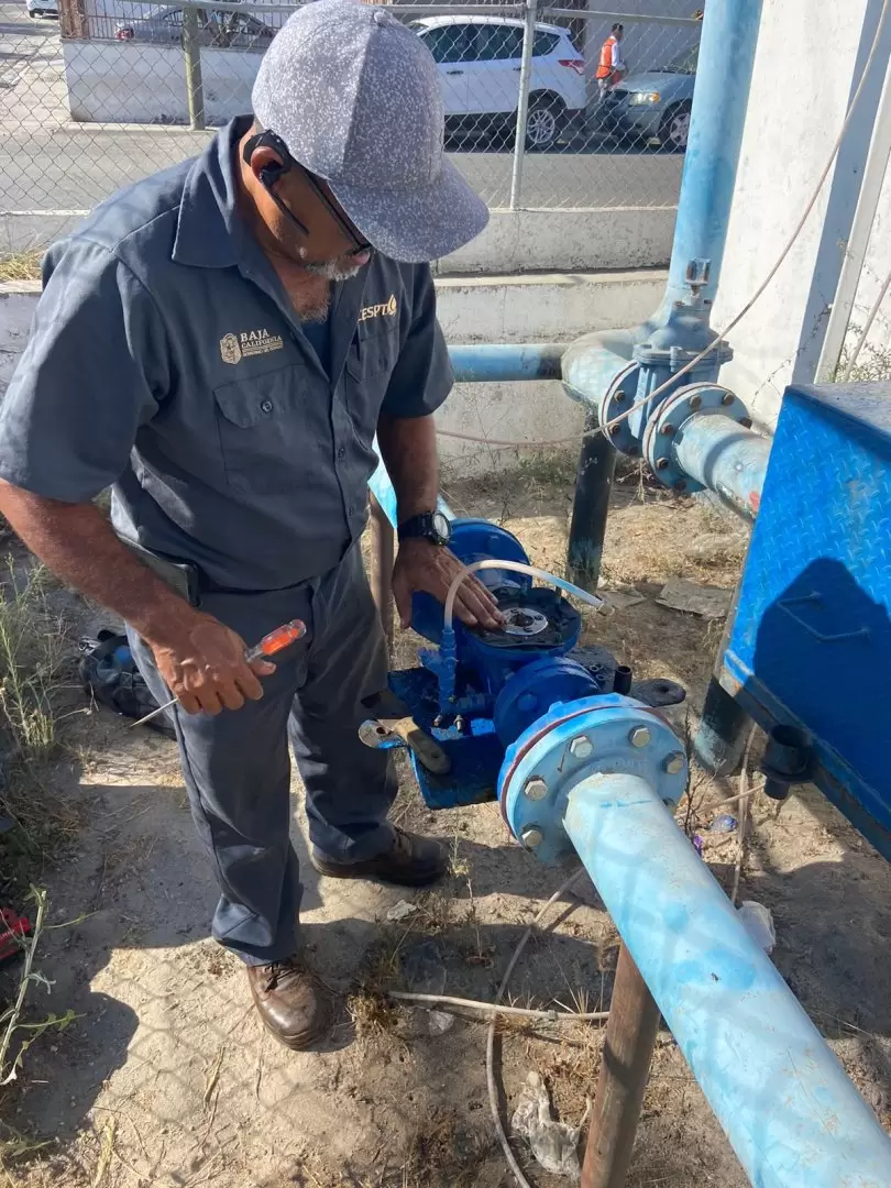 Labores de mantenimiento preventivo de vlvulas y flotadores del sistema hidrulico de la ciudad