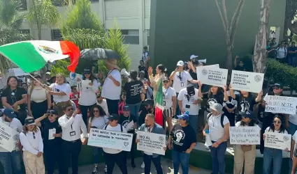 Se suman estudiantes de Derecho de la UABC a jueces para manifestarse en contra 