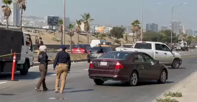 Mujer es atacada a balazos mientras conduca sobre la Va Rpida Oriente