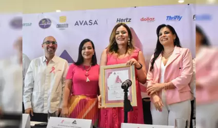 Recibe TLC Asociados el Distintivo "Tringulo Rosa" en combate al cncer de mama