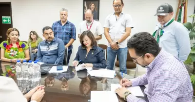 Firma del contrato colectivo de trabajo 2024 entre CESPM y Sindicato de Burcrat