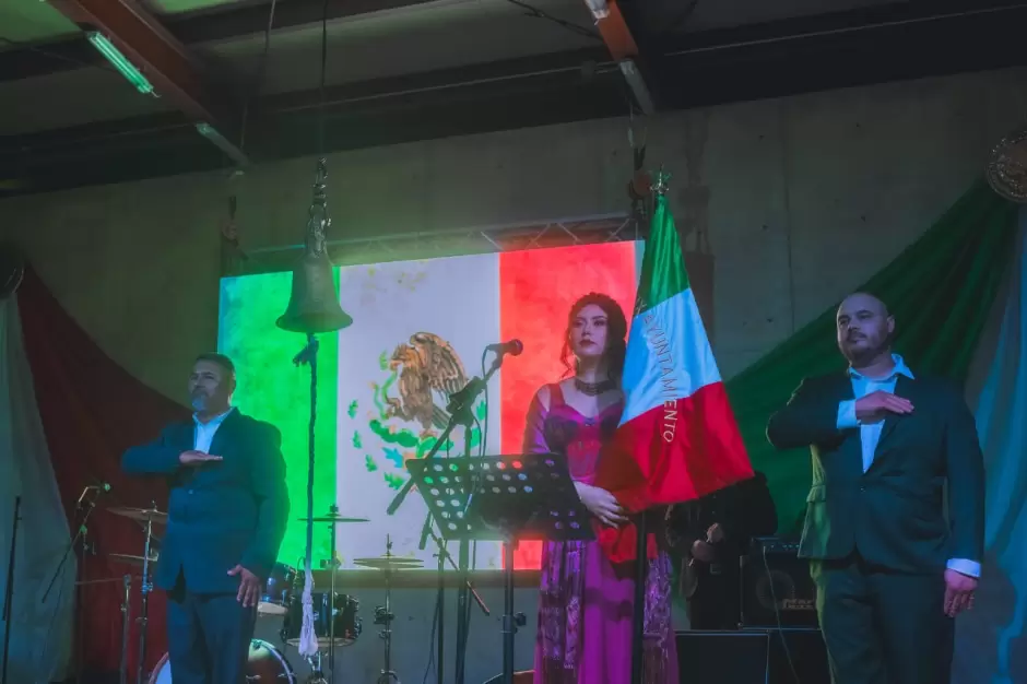 Encabeza presidenta municipal Alejandra Padilla el Grito de Independencia en Playas de Rosarito