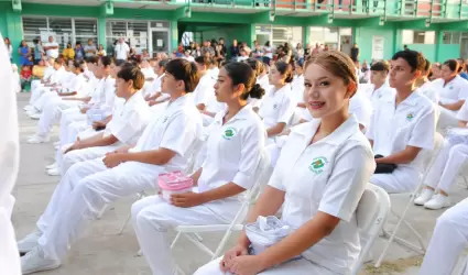 Estudiantes de enfermera general de Conalep Ensenada