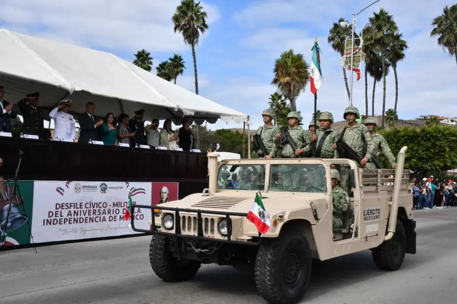 Desfile cvico militar por el 214 aniversario del inicio del movimiento de la Independencia de Mxico