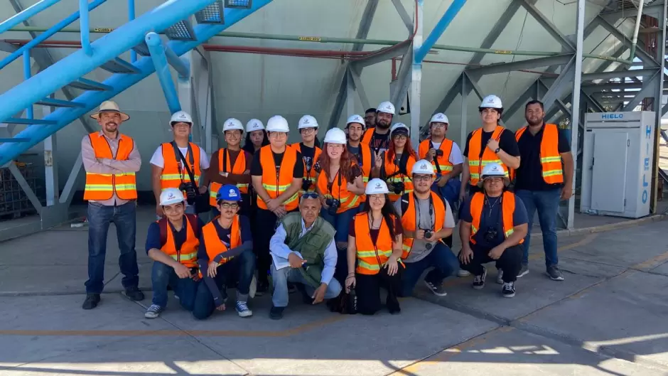 Alumnos de fotoperiodismo de la UABC visitan planta potabilizadora