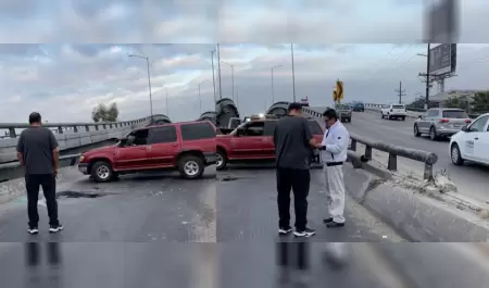 Automovilista cay de puente en bulevar Federico Bentez Lpez