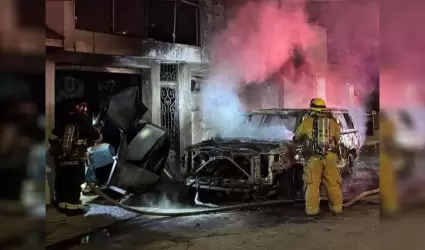 Incendio de vehculo oficial afect la vivienda del alcalde de Tecate