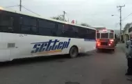 Choque entre autobuses de transporte de personal en Urbi Villas del Prado sin lesionados