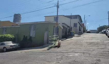 Camin de cemento cay en alcantarillado en Los Olivos; vecinos preocupados por