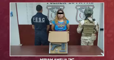 Detienen a mujer con arma y cargadores abastecidos