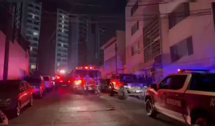 Explosin en departamento moviliz a bomberos en Lomas de Chapultepec