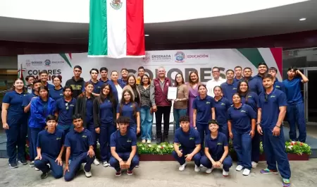 Reconoce Gobierno de Ensenada a participantes del desfile del 16 de septiembre