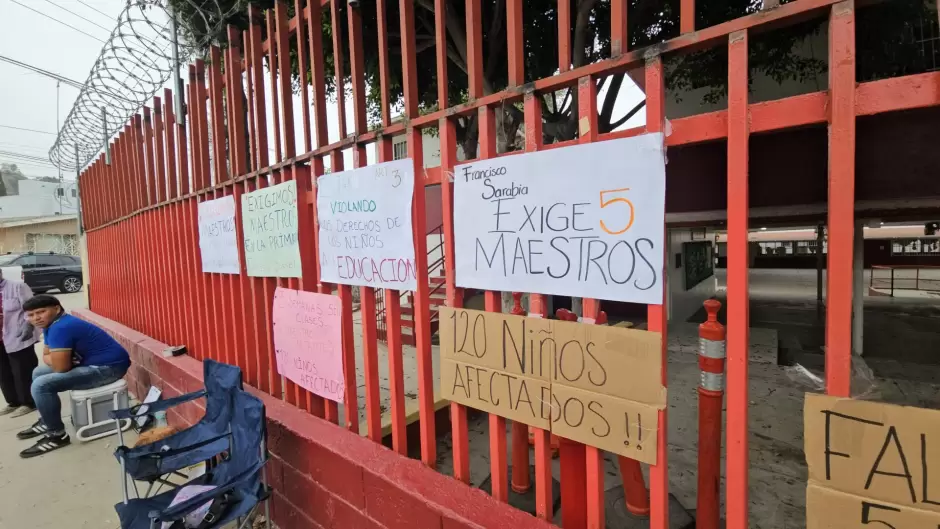 Contina toma de planteles escolares de Tijuana por falta de maestros