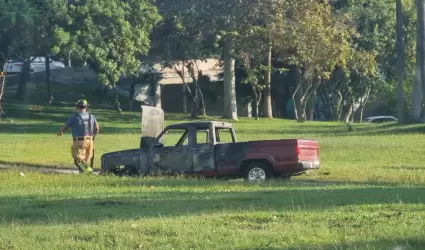 Se incendia camioneta en Zona Ro