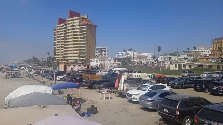 Afluencia de turistas en la playa durante el fin de semana