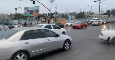 Falla de semforos provoca caos vehicular en el bulevar Cucapah