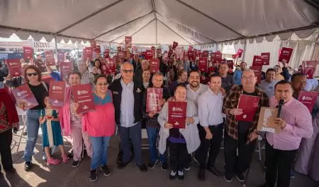 Entrega Gobierno de Baja California ttulos de propiedad a familias de la zona e