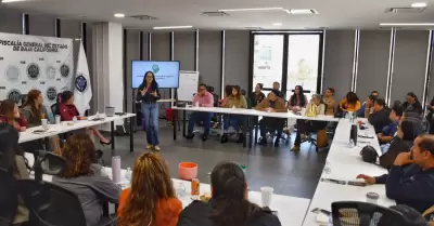 Plticas sobre bienestar mental, comunicacin efectiva y colaboracin en equipo