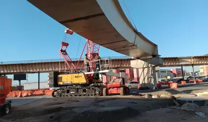 Inicia SIDURT montaje de trabes para puente de vuelta izquierda en distribuidor 