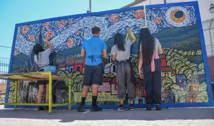 Adolescentes del Albergue Temporal del DIF realizan mural alusivo a Vincent Van 