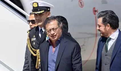 El presidente de Colombia, Gustavo Petro, llega al AIFA para asistir a la toma d