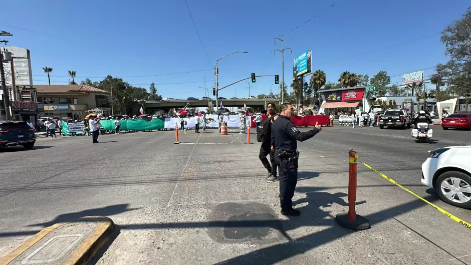 Protestan trabajadores del Poder Judicial y abogados contra reforma en la Garita de Otay