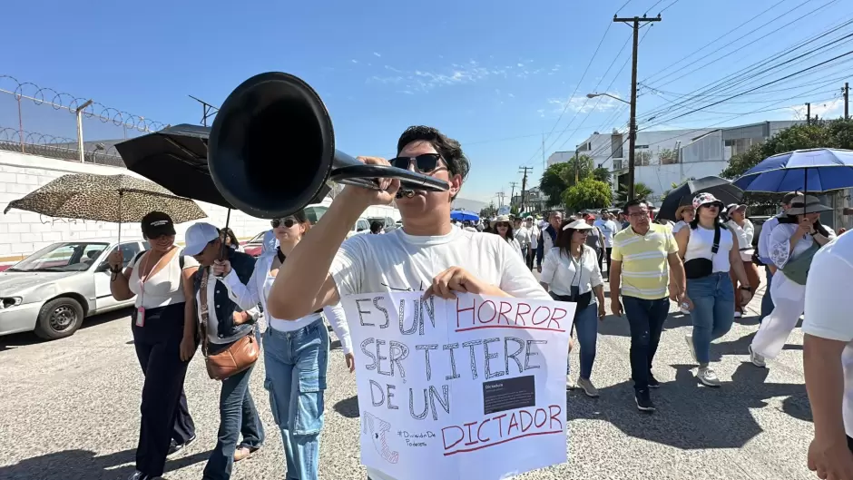 Protestan trabajadores del Poder Judicial y abogados contra reforma en la Garita de Otay