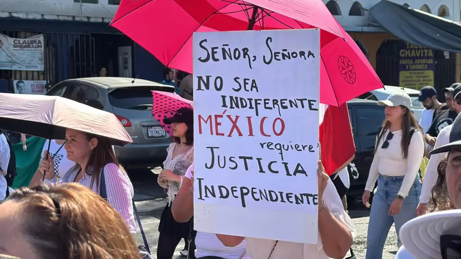 Protestan trabajadores del Poder Judicial y abogados contra reforma en la Garita de Otay