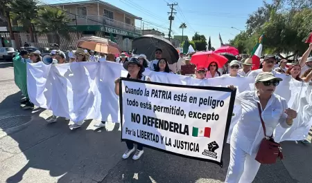 Protestan trabajadores del Poder Judicial y abogados contra reforma en la Garita