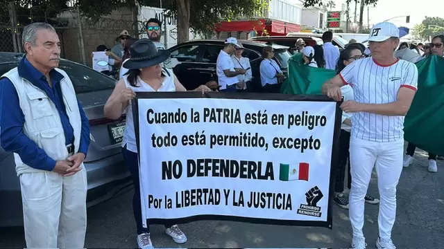 Protestan trabajadores del Poder Judicial y abogados contra reforma en la Garita de Otay