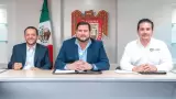 Presenta alcalde Ismael Burgueo a Carlos Torres como encargado de Proyectos Est