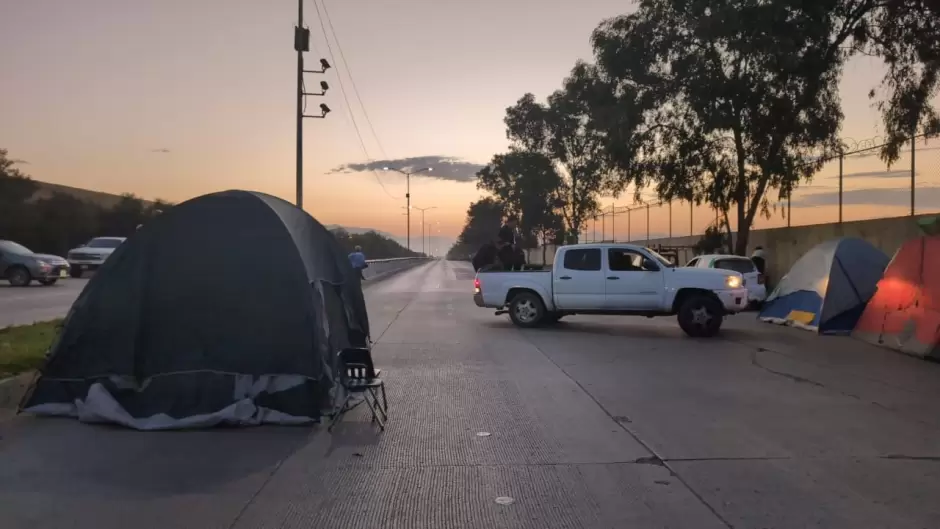 Posesionarios de Maclovio Rojas bloquearon carretera al aeropuerto de Tijuana; exigen regularizacin de predios