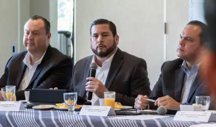 Encabeza alcalde Ismael Burgueo encuentro empresarial para la creacin del Cons