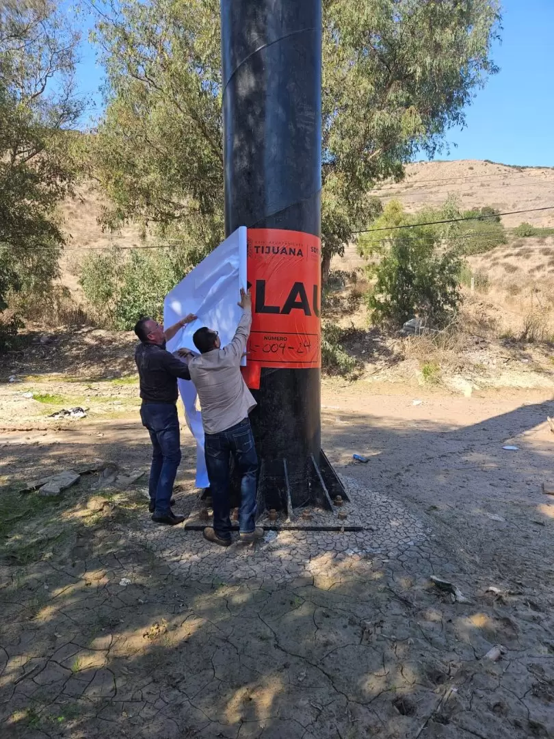 Clausuran cinco espectaculares instalados en la va pblica