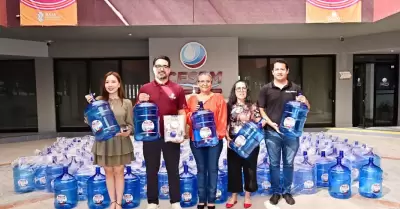 CESPM entrega garrafones para personas en contexto de movilidad en Mexicali