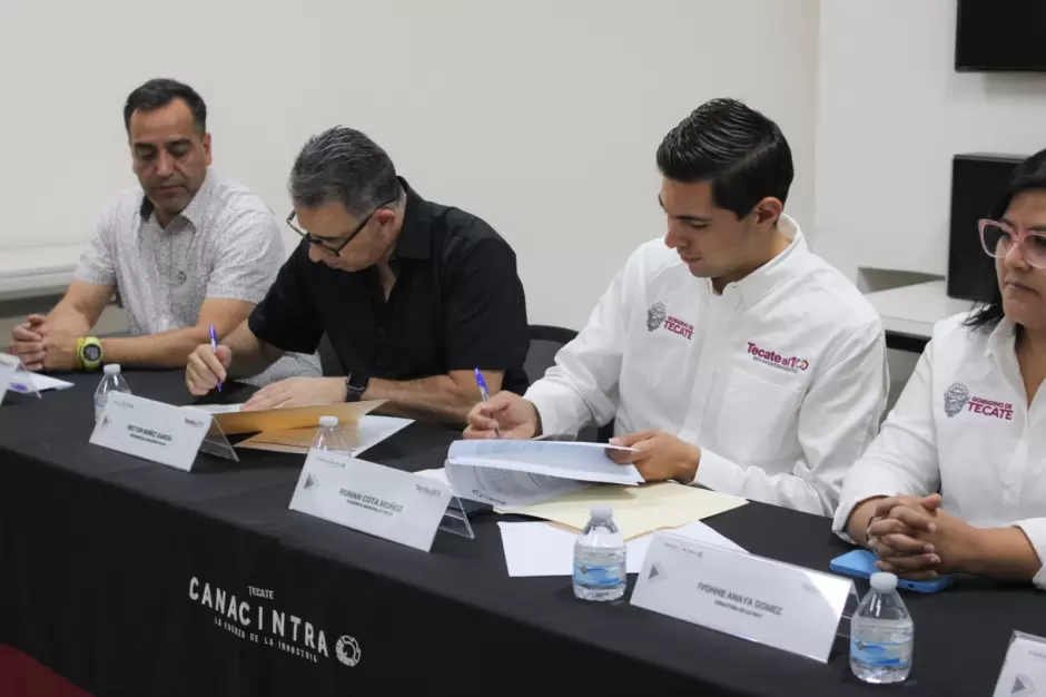 Fomentan Romn Cota y Canacintra Tecate competitividad mediante convenio