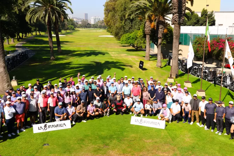 Asiste alcalde Ismael Burgueo a torneo de golf con causa por el cncer de mama y apoyo a la educacin