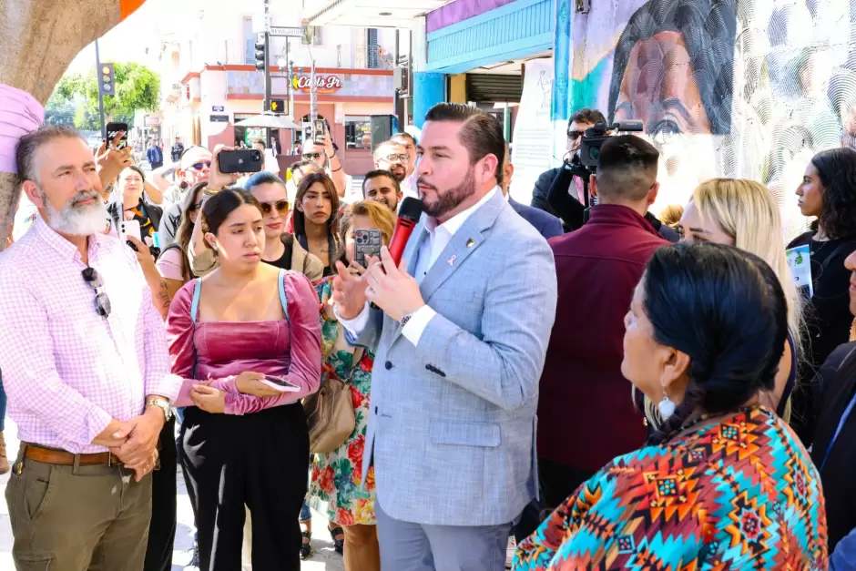 Inaugura alcalde Ismael Burgueo primer mural de los pueblos yumanos en la avenida Revolucin