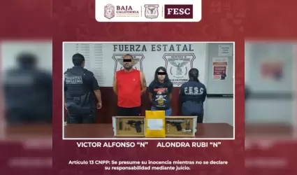 Detiene a hombre y mujer armados