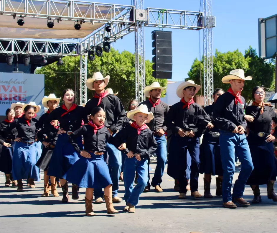 Celebra Romn Cota aniversario de Tecate