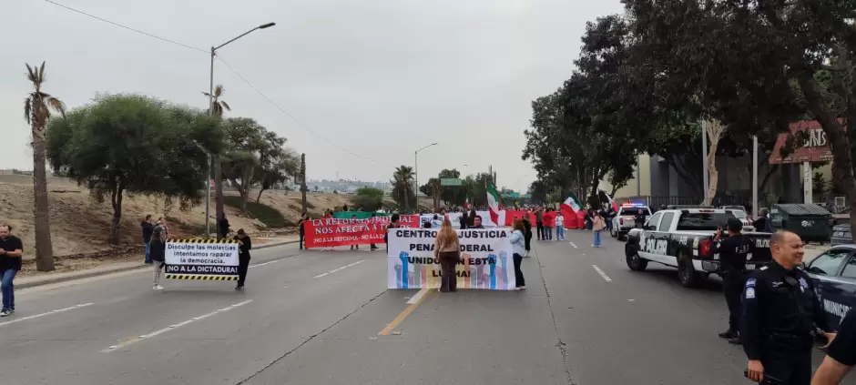 Trabajadores del Poder Judicial bloquean la Va Rpida Oriente