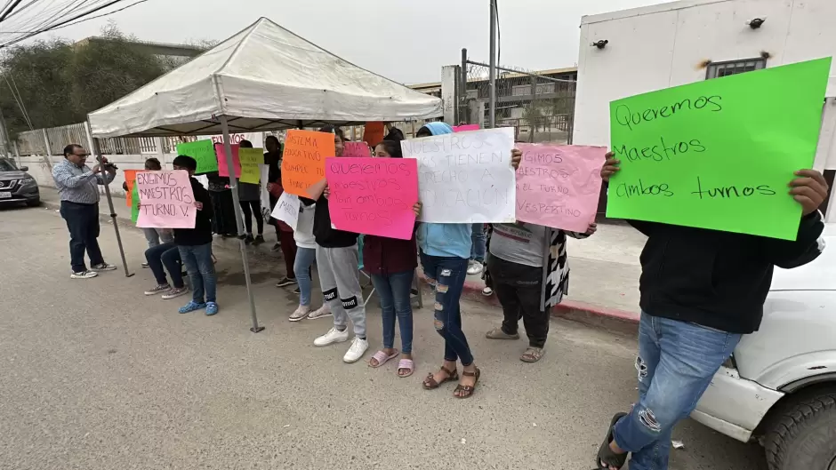 Piden derecho a la educacin tras dos aos sin clases en escuela tcnica en Villa del lamo